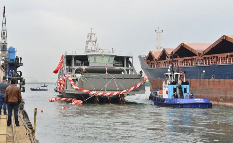 İzmir’in 3. arabalı vapuru Kubilay suya indi